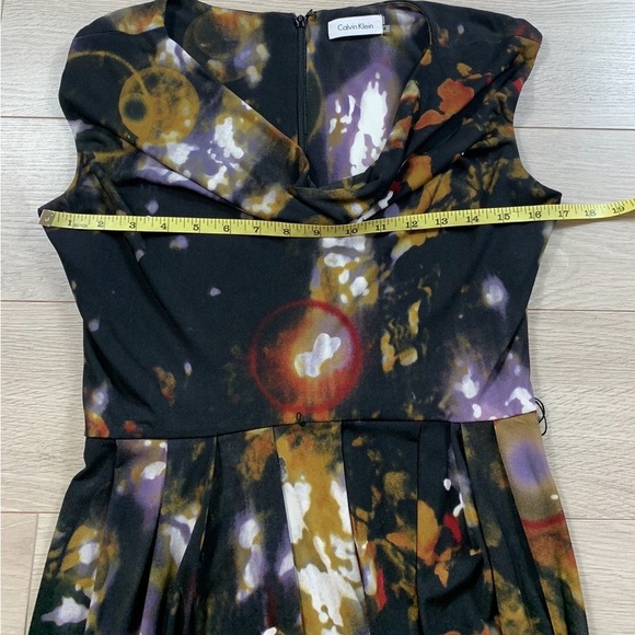 Calvin Klein Multicolour Printed Cowl Neck Knee Length Sleeveless Dress - Picture 7 of 9